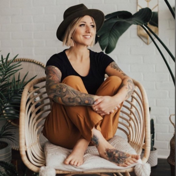 Meet your Posher, Mitzi - Picture 1 of 1